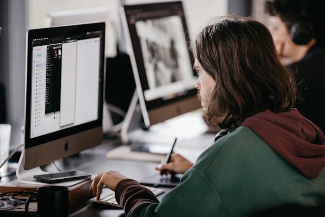 How to Start a Freelance Design Business: 10 Winning Tactics