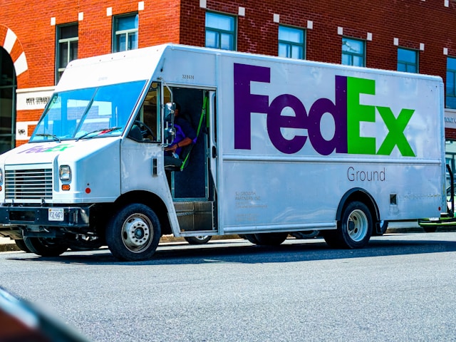 Dynamic Logo Concepts to Explore 5 Real-World Excellent Ideas